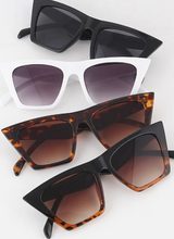 Load image into Gallery viewer, Cat Eye Sunnies
