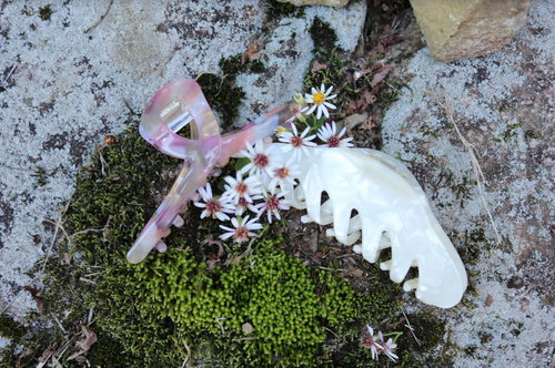 The cutest clips to throw your hair up where ever you are! They are very sturdy and the colors are a great neutral!
